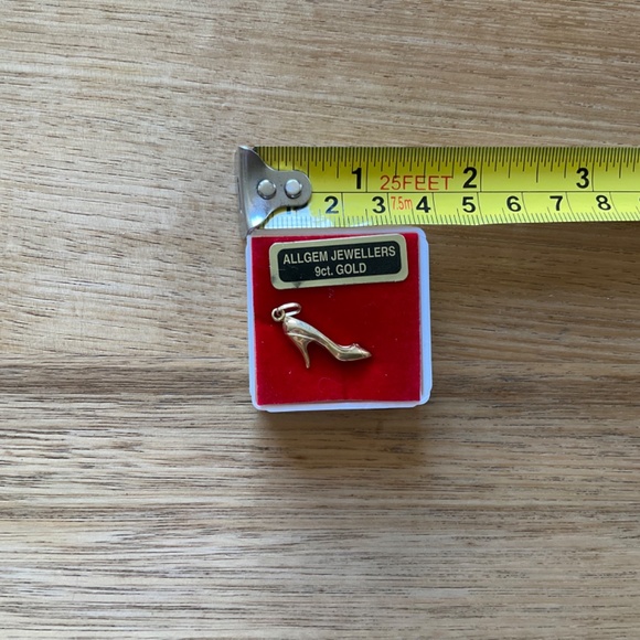 9 carat Golden Shoe pendant/charm - Picture 3 of 3
